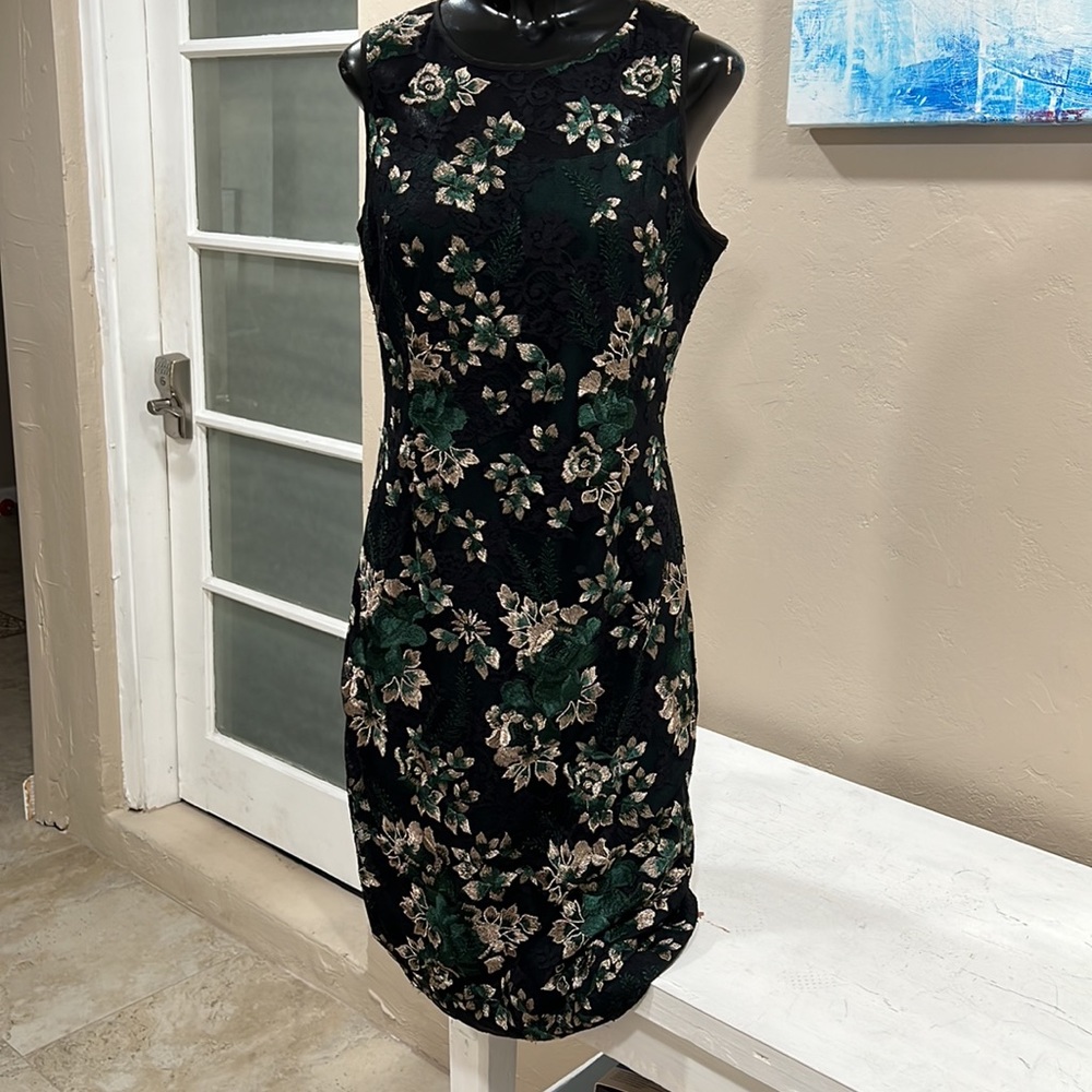 NWT White House Black Market black and green and gold woman’s size 6 dress